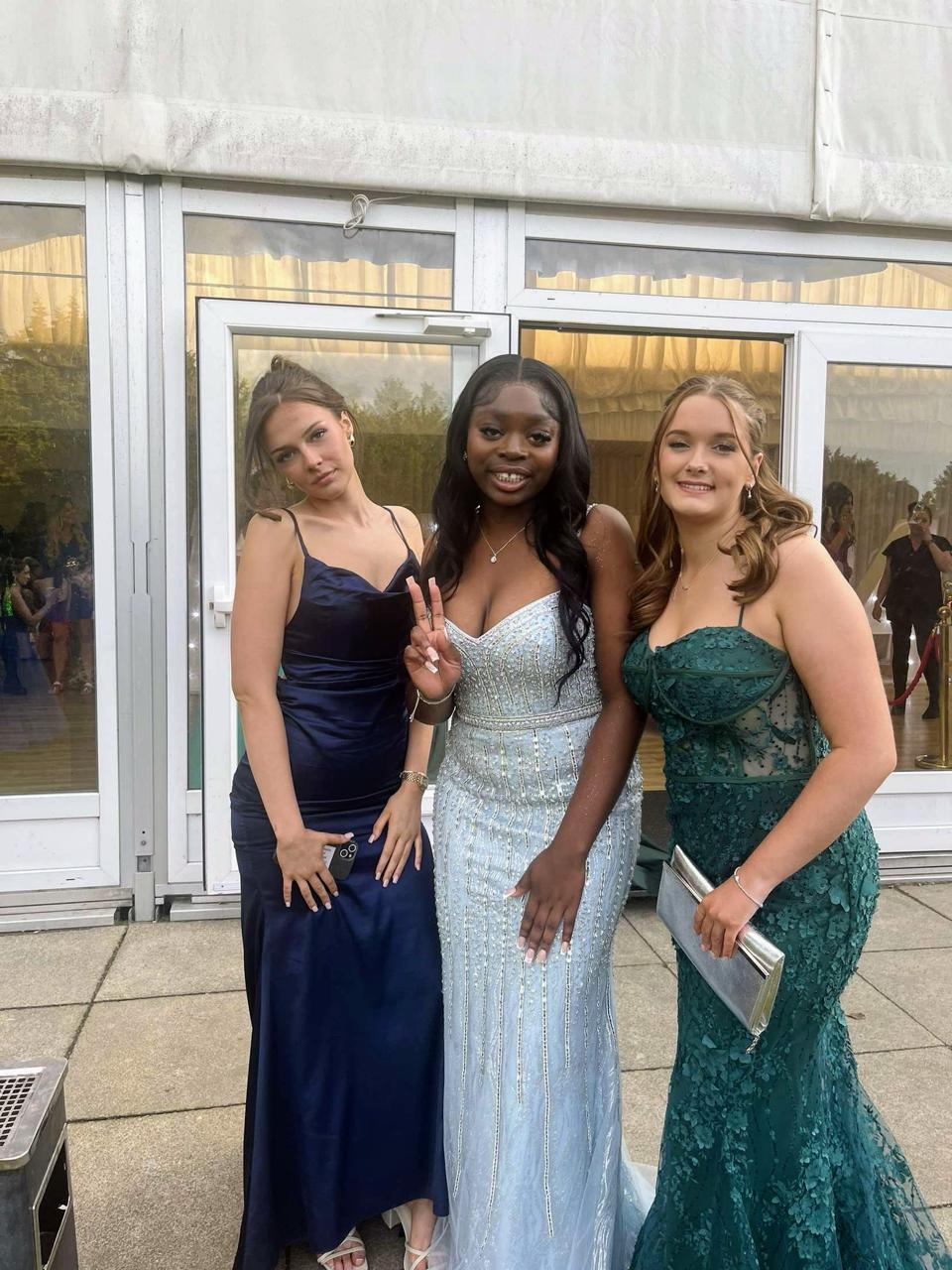 Charlotte Tilbury Lip liner - Luxury lip makeup product review showing precise lip definition